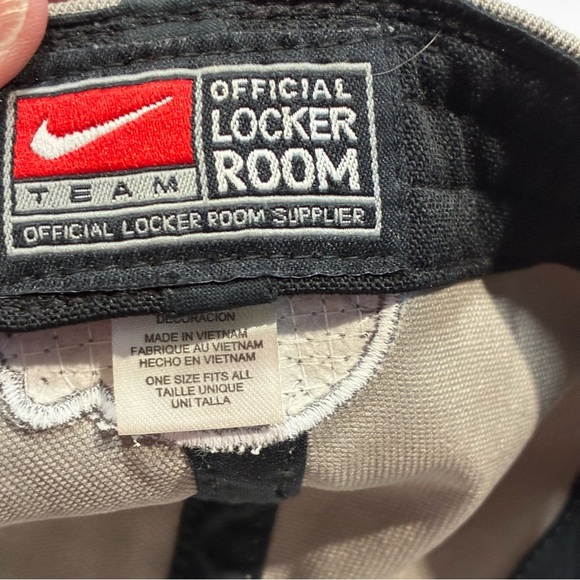 Nike 2009 NCAA UNC Men's Basketball Natl Champions Hat Ofc Locker Room Hat - Picture 7 of 8